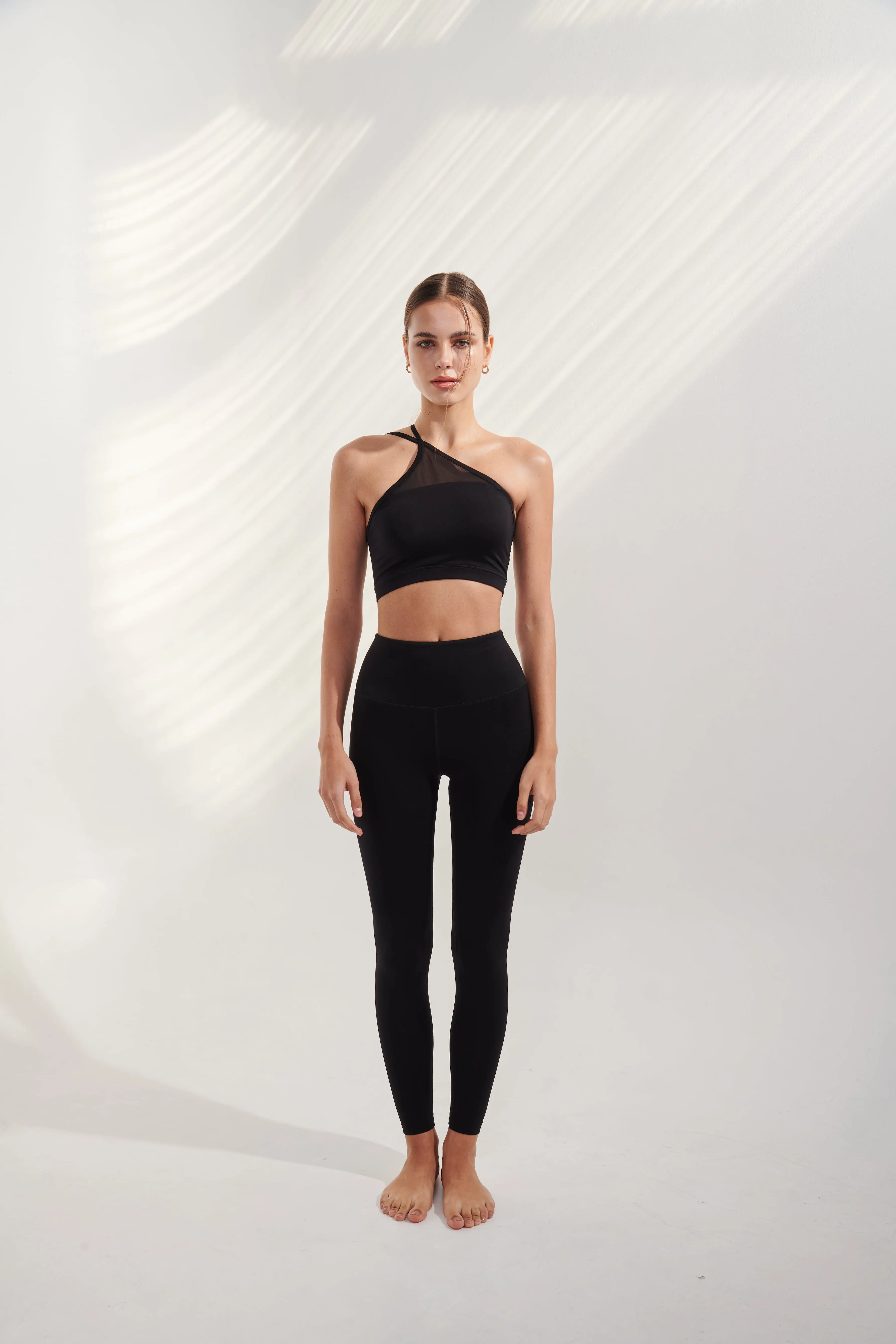 AirRise Mesh Convertible neck sports bra - Black