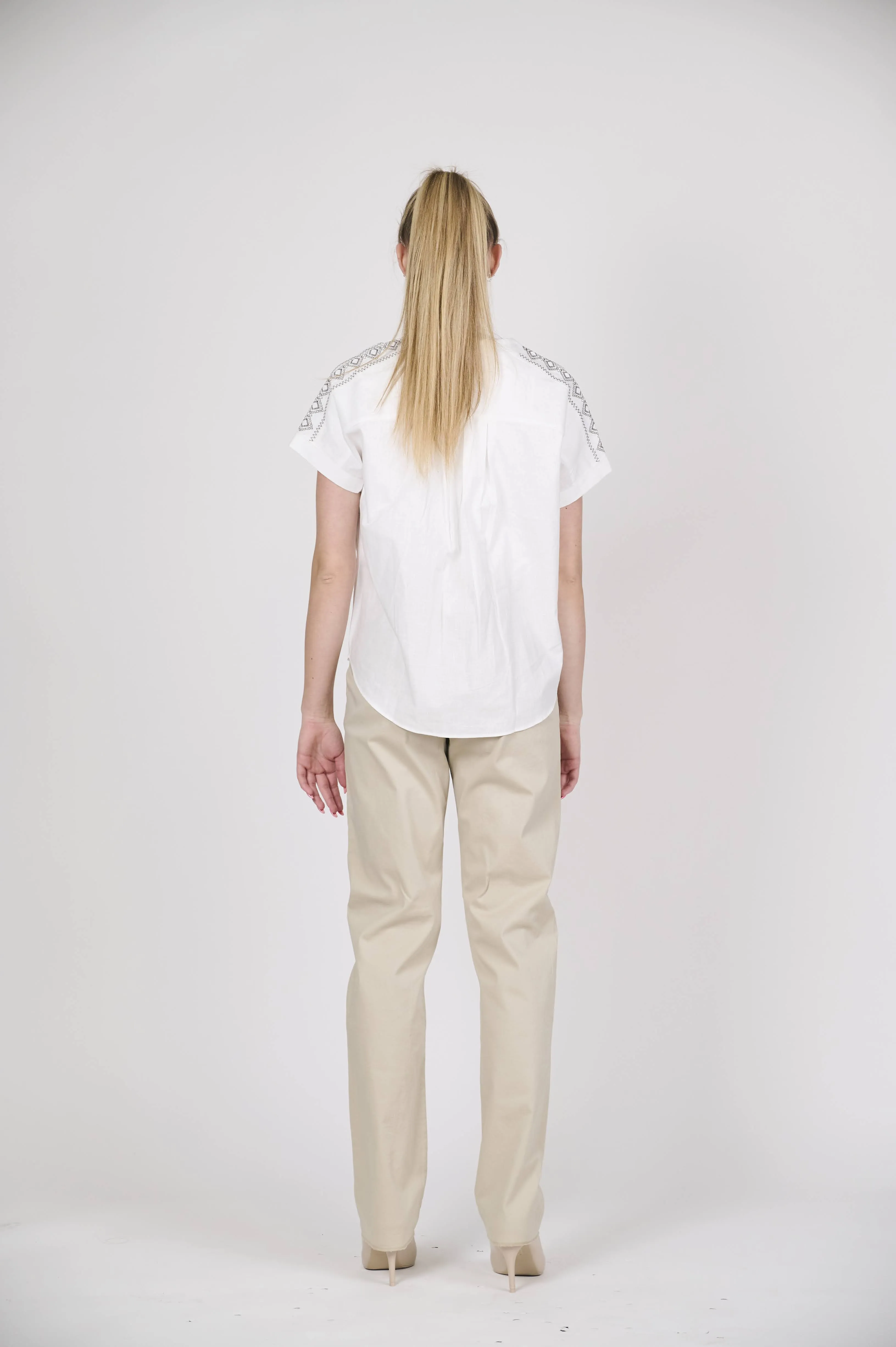 Casual Chic in White and Beige