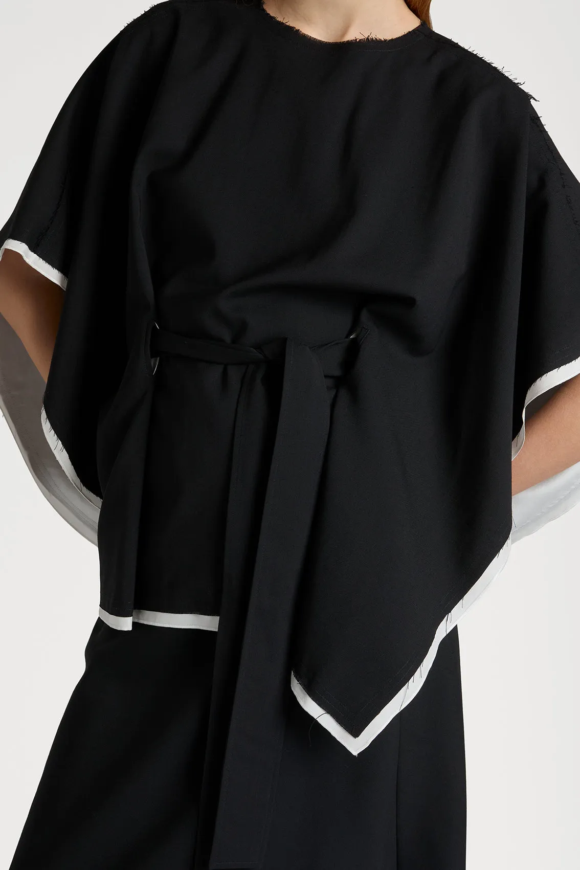 CHIC BLACK CAPE