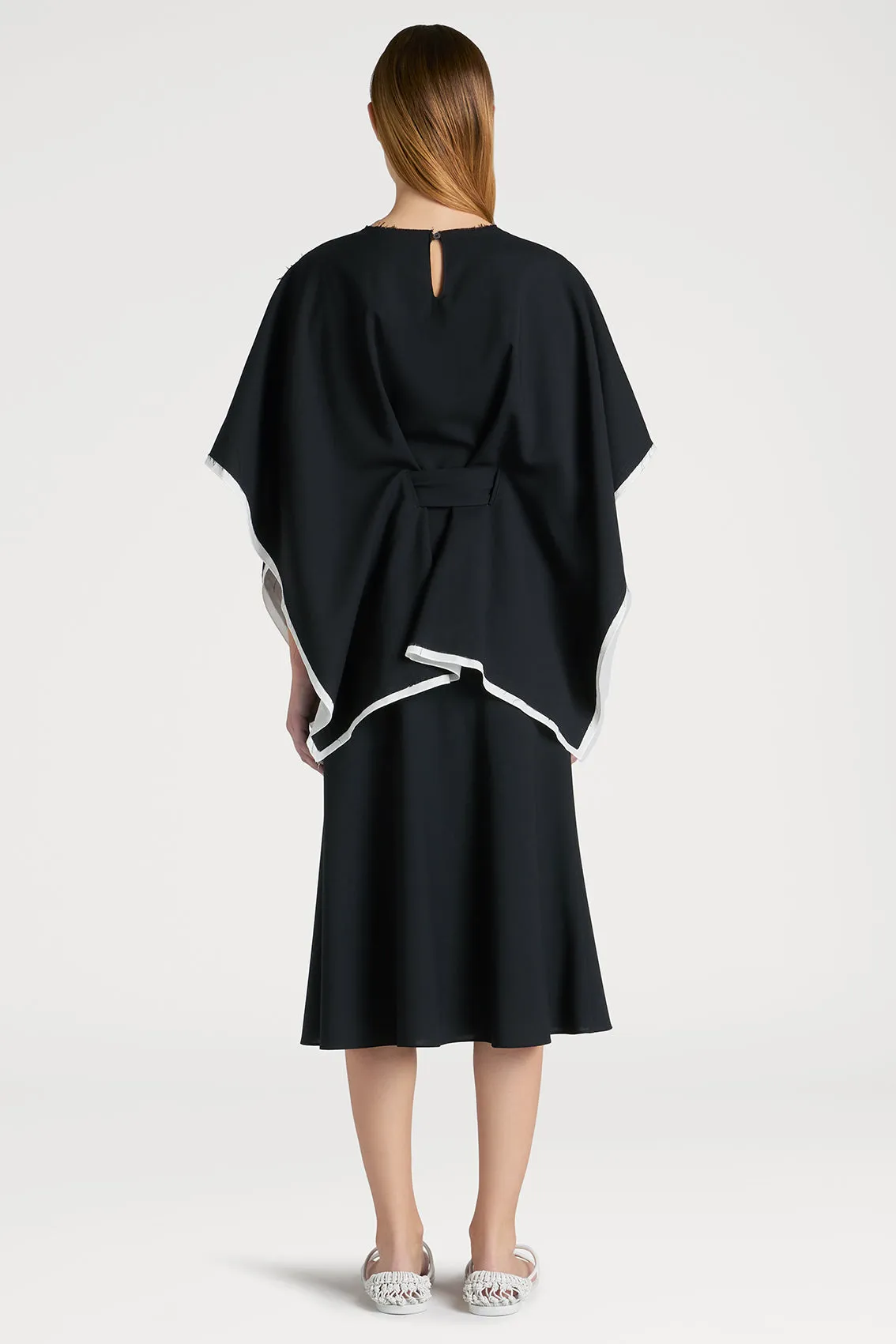 CHIC BLACK CAPE