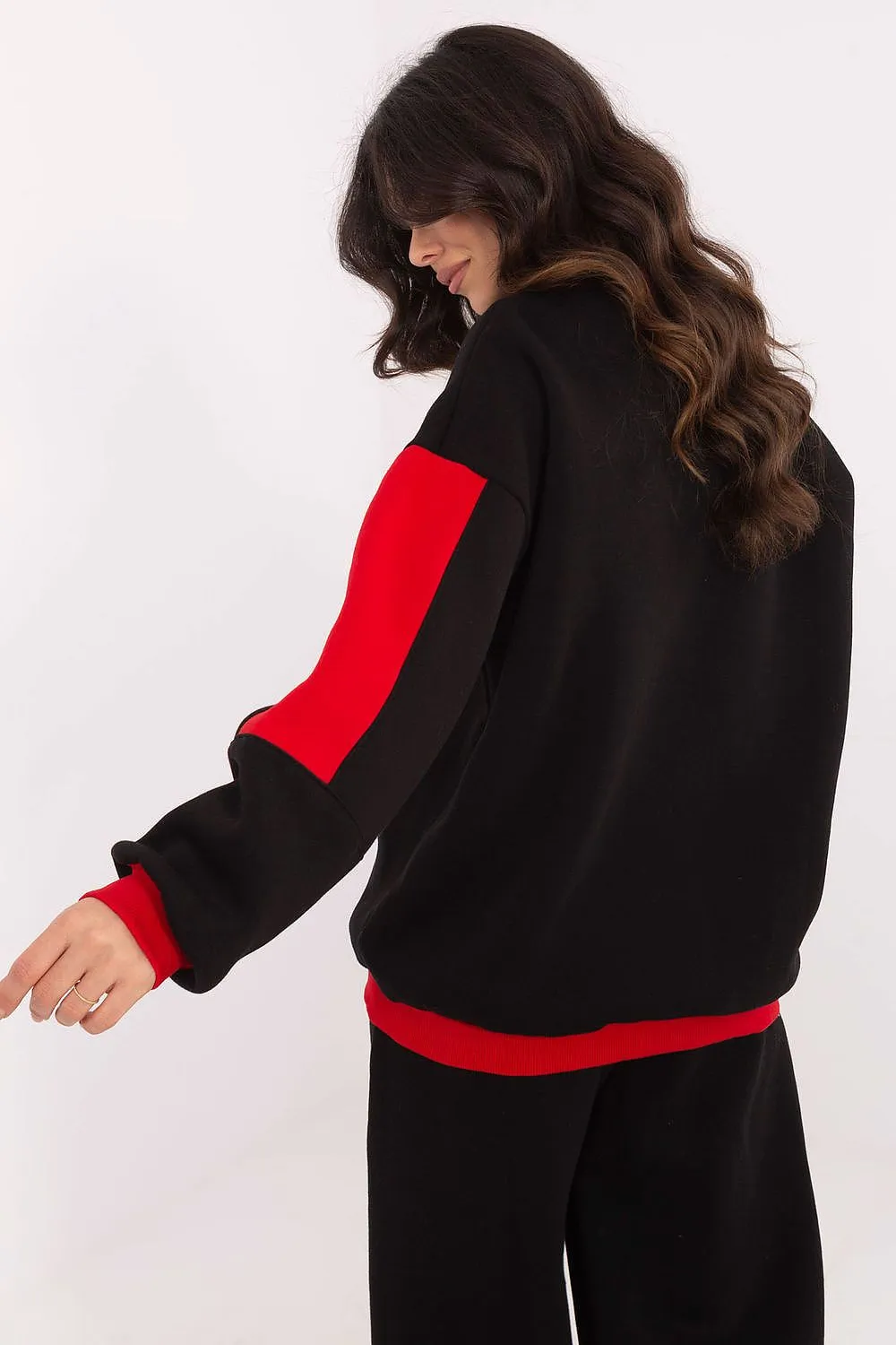 Cozy & Chic Women's Graphic Sweatshirt
