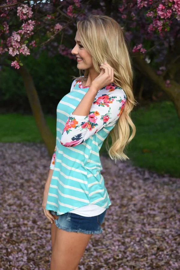 Crowd Pleaser Floral Top ~ Mint