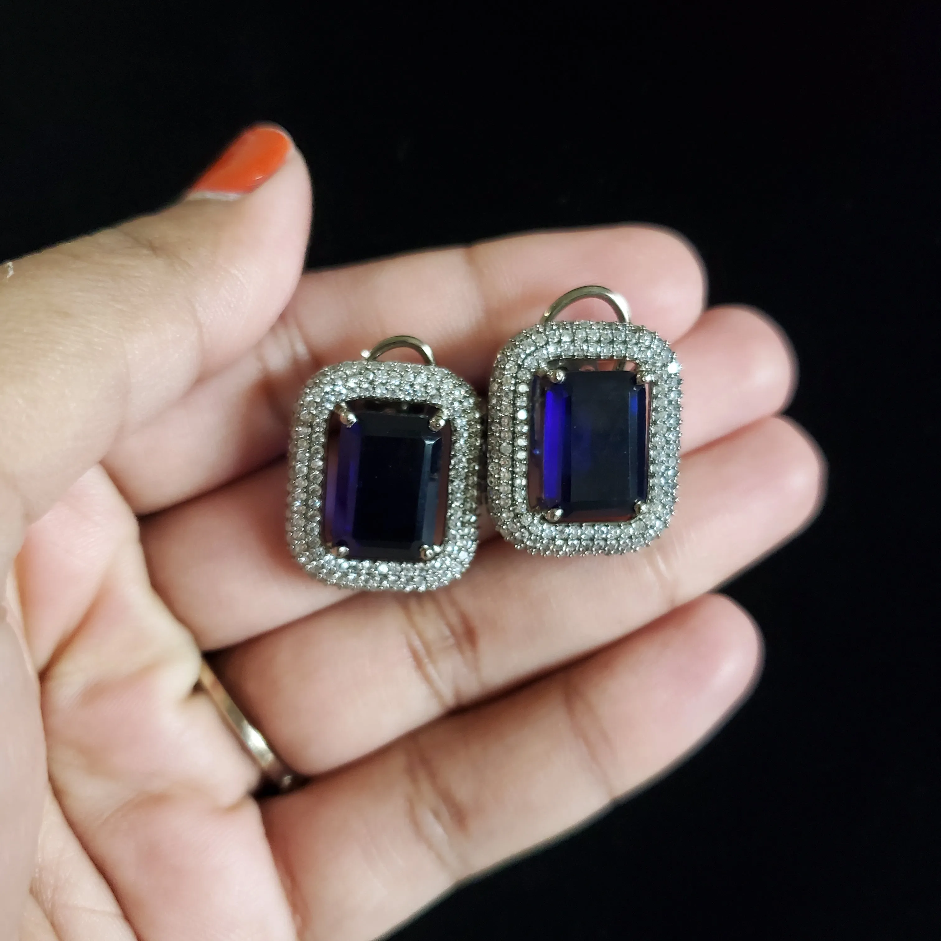 Cubic Zirconia Classic Tops With Black Plating Blue