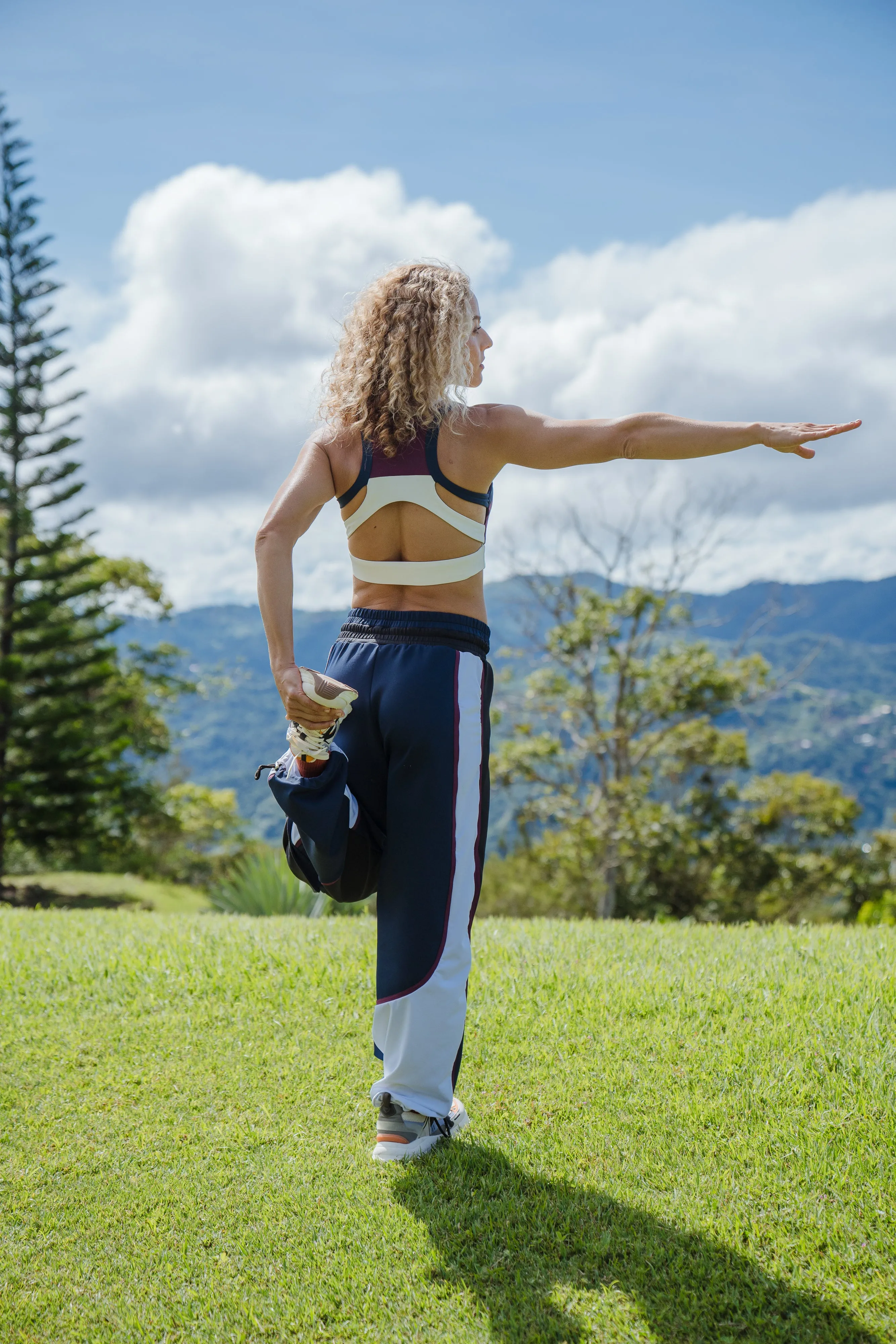 ELEVATE HALTER BRA