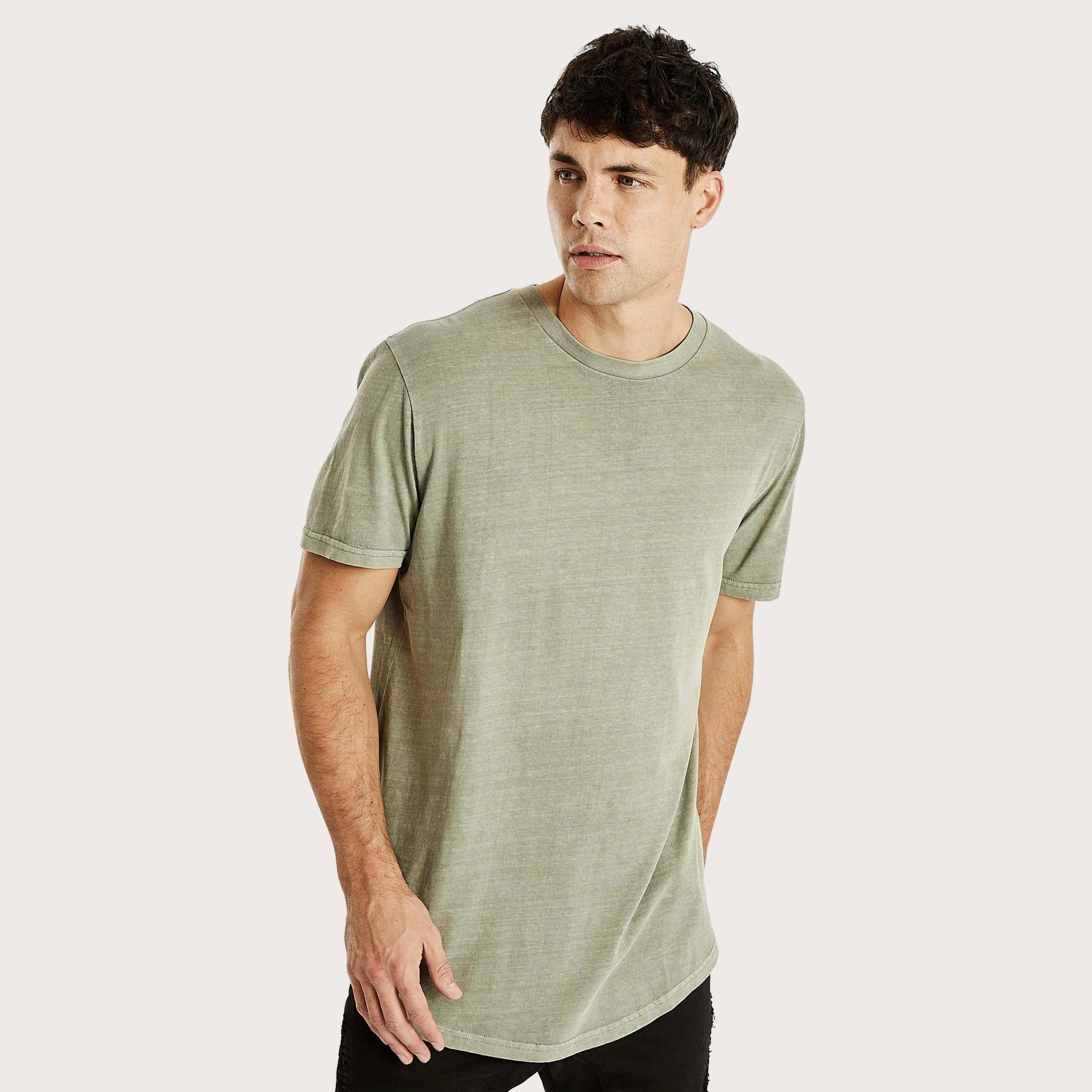 Essentials Dual Curved Tee Pigment Shadow