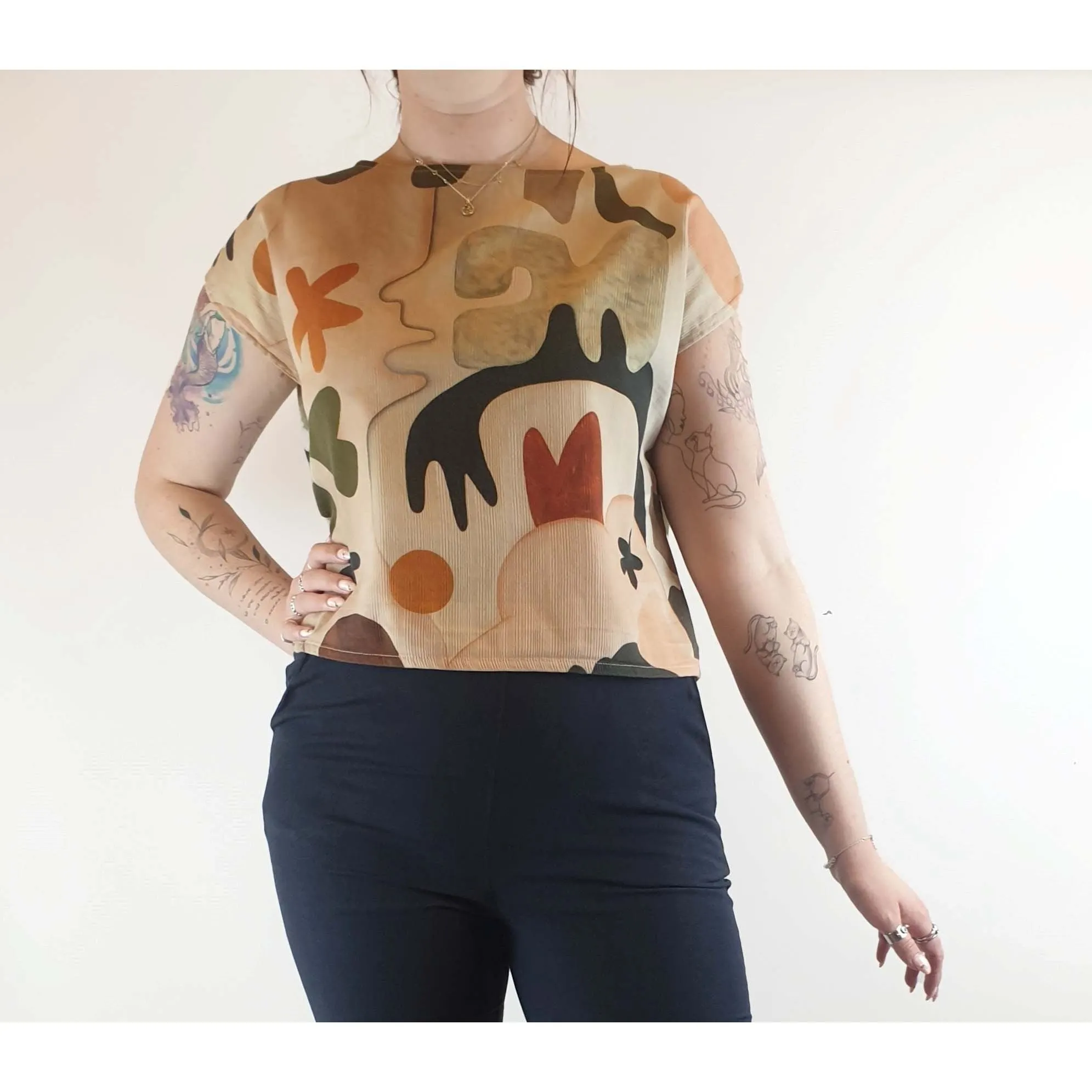 Kuwaii stunning and unique print shell top size 14 (fits 12-small 14)