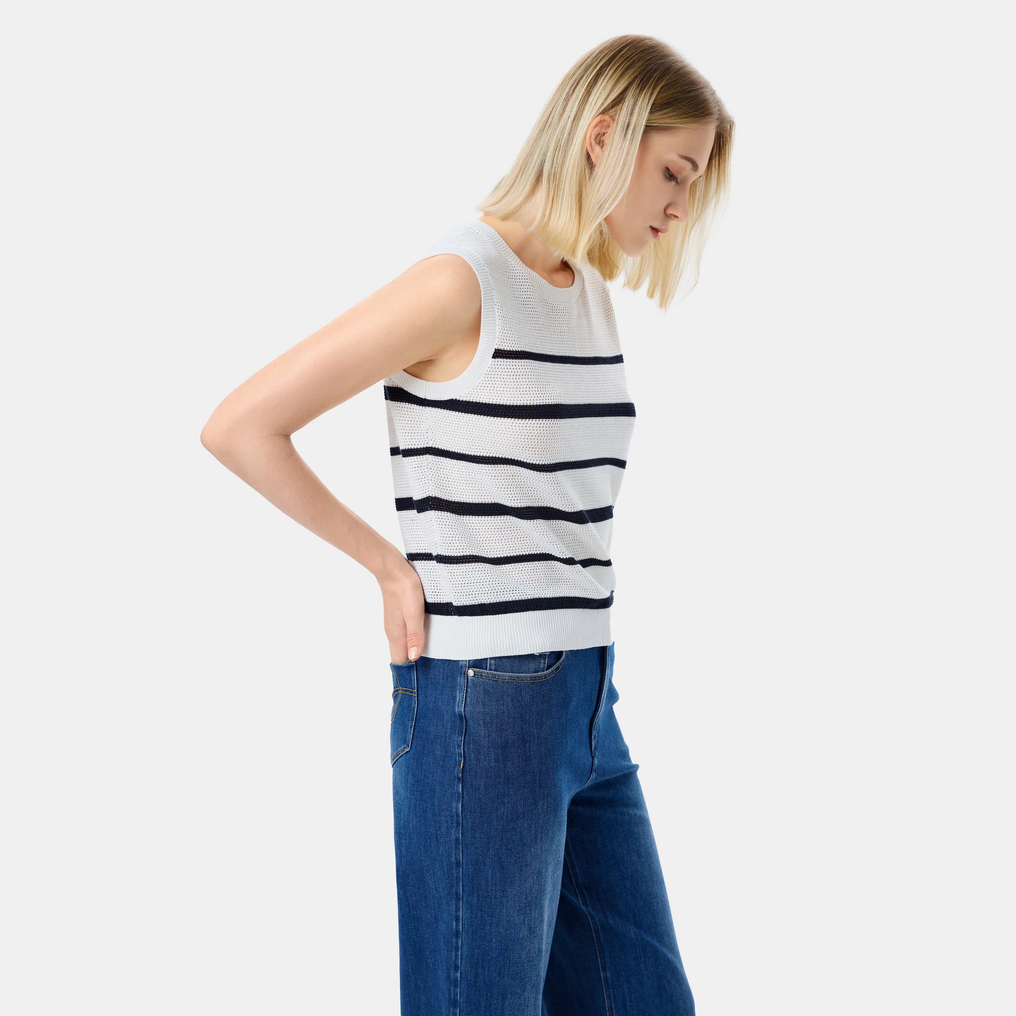 MONOCHROME CHIC TOP