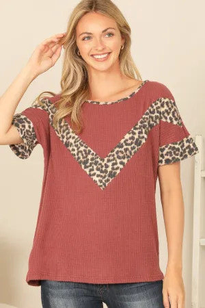 SLEEVE CHEVRON LEOPARD CONTRAST SOLID TOP