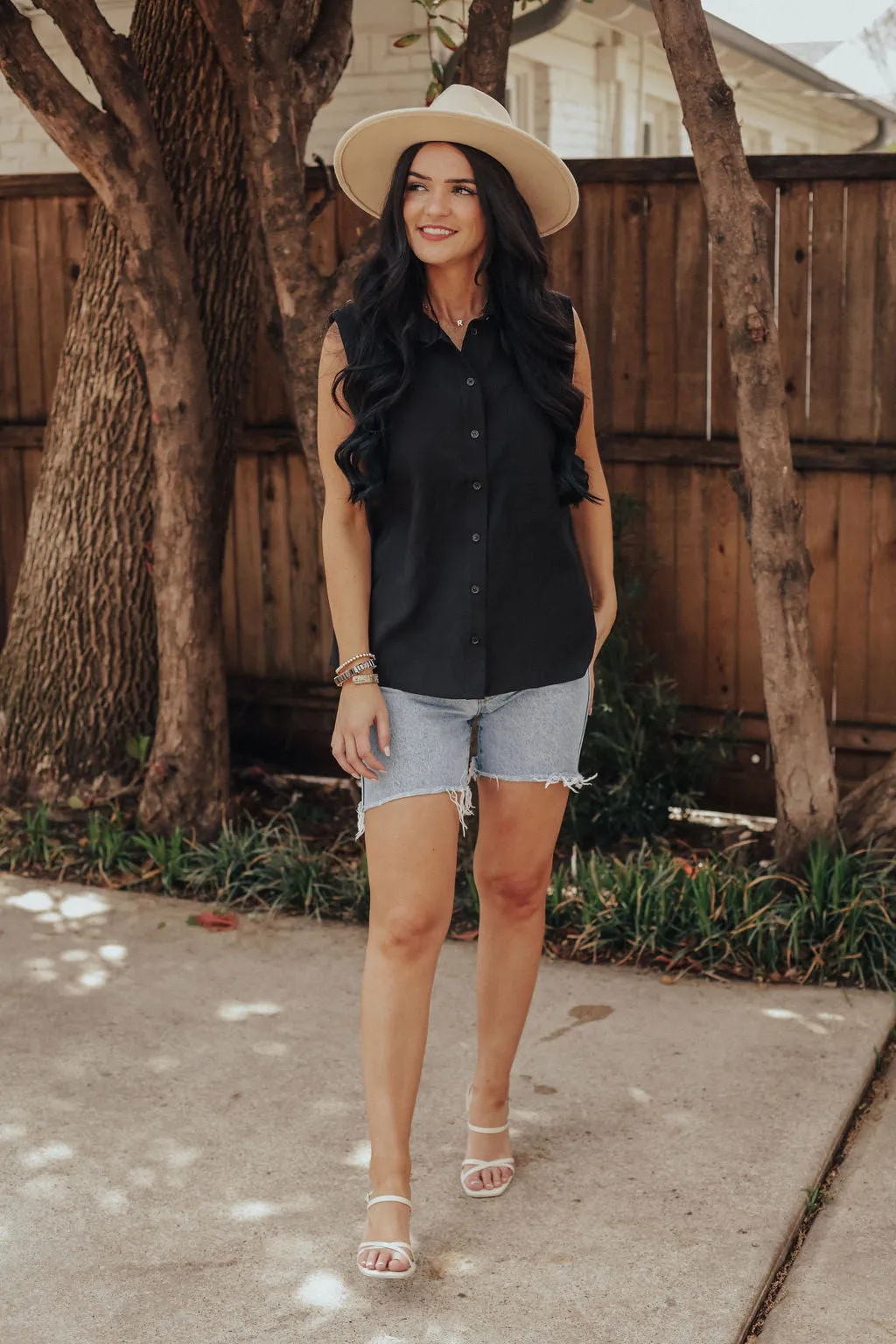 Sleeveless Button Down (Black)