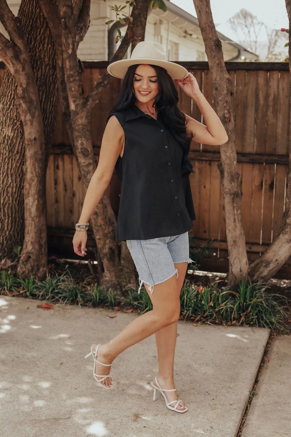 Sleeveless Button Down (Black)