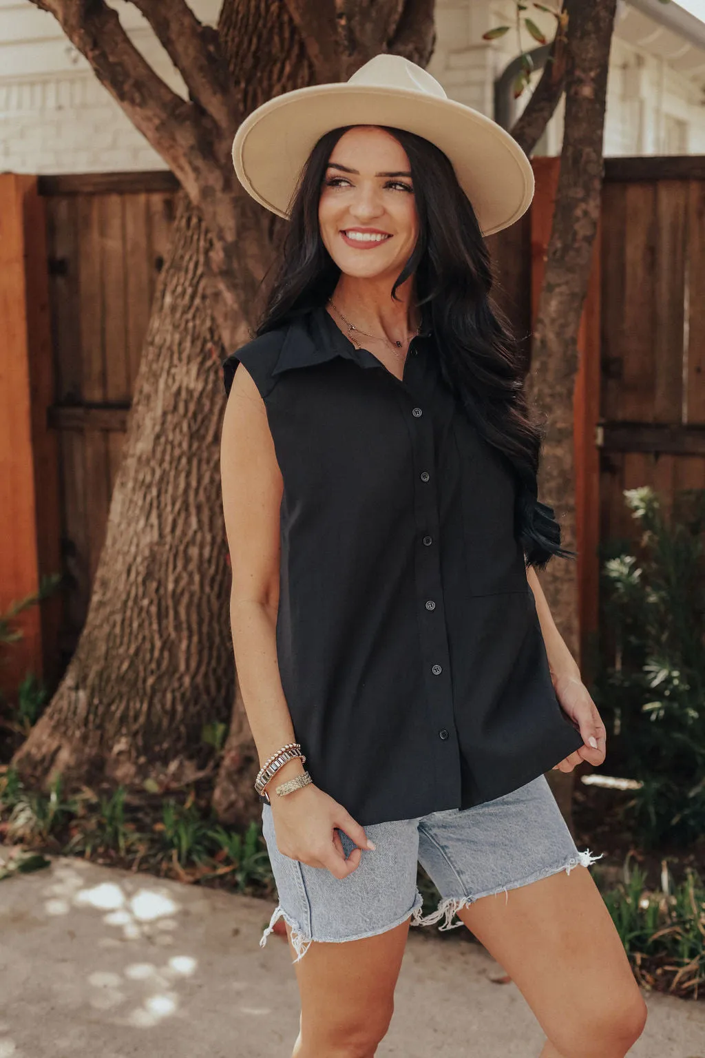 Sleeveless Button Down (Black)