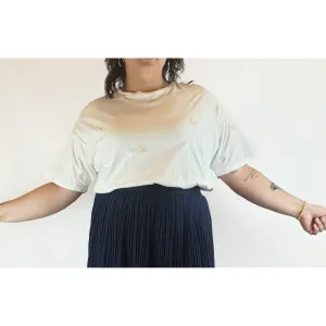 Style Nanda pre-owned white oversize tee with pink embroydered flowers size L (best fits 14)