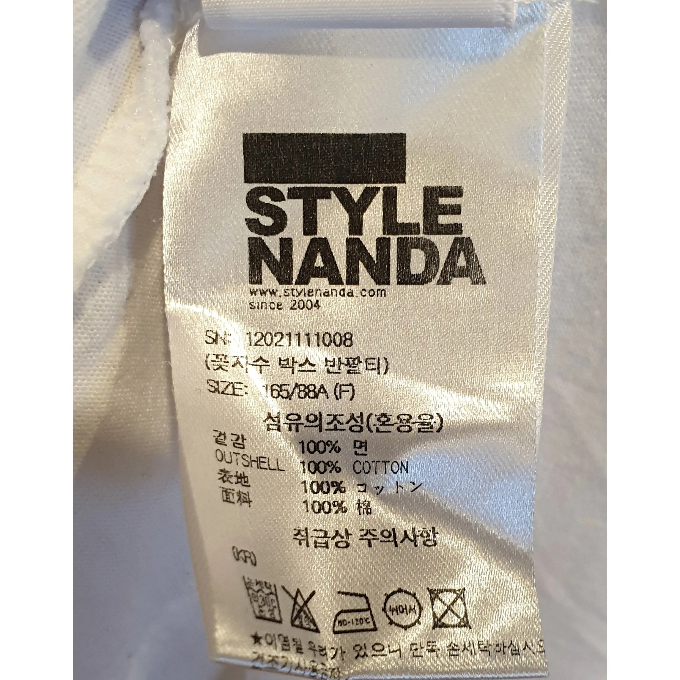 Style Nanda pre-owned white oversize tee with pink embroydered flowers size L (best fits 14)