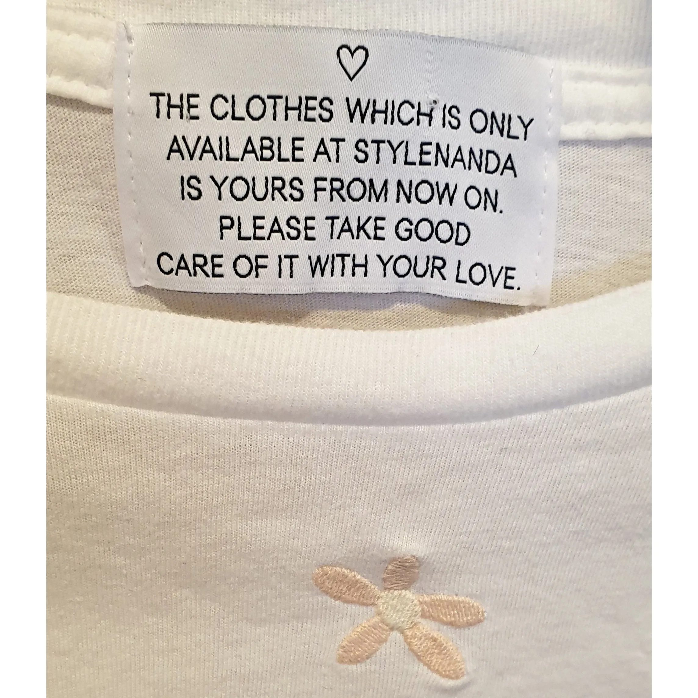 Style Nanda pre-owned white oversize tee with pink embroydered flowers size L (best fits 14)